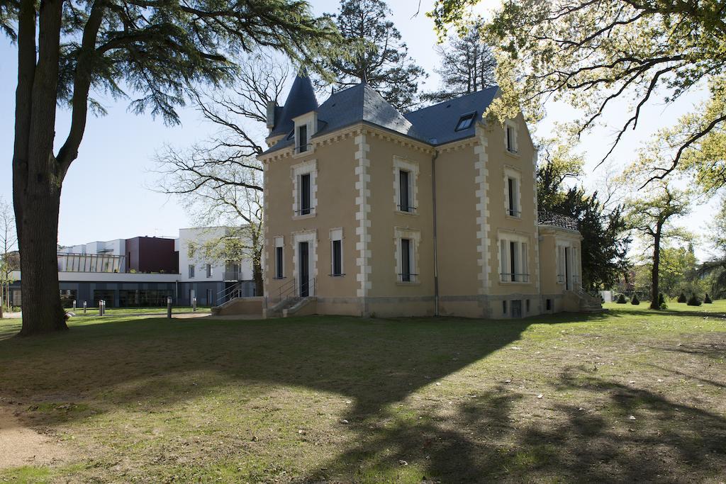 Domitys Le Chateau Des Plans Parthenay Exteriör bild